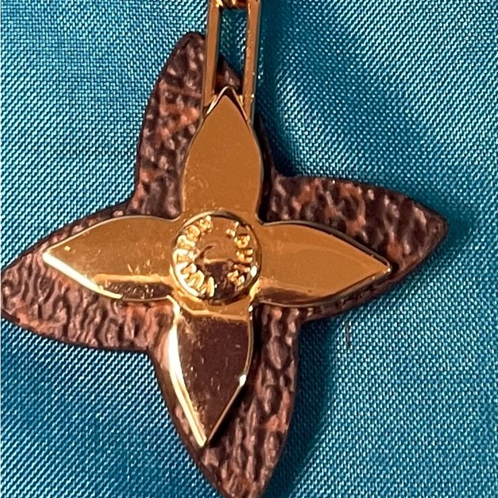 Louis Vuitton Red & Brown Flower Star Charm on Necklace NIB - Picture 5 of 7